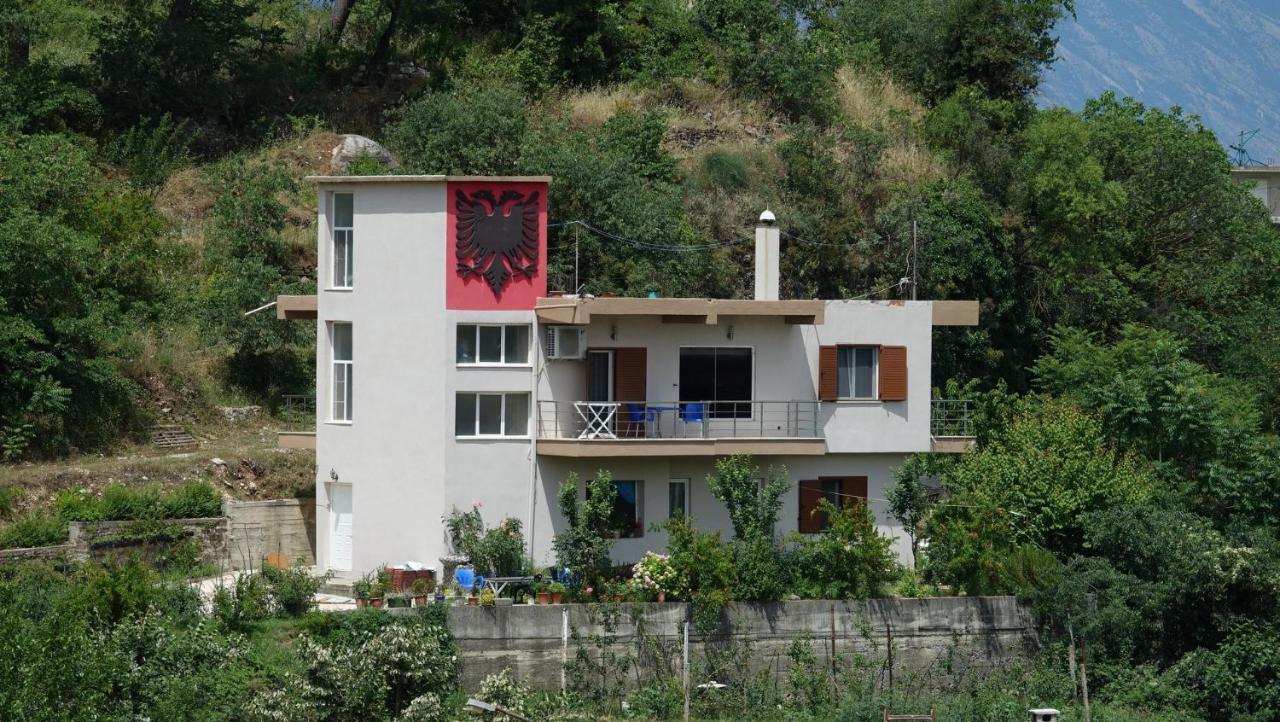 Eagle House Villa Permet Luaran gambar
